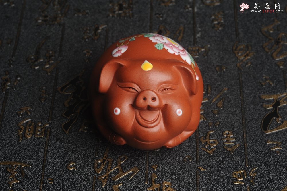 紫砂壶图片：美宠特惠 精工点彩蝶恋花 福气猪茶宠 - 宜兴紫砂壶网