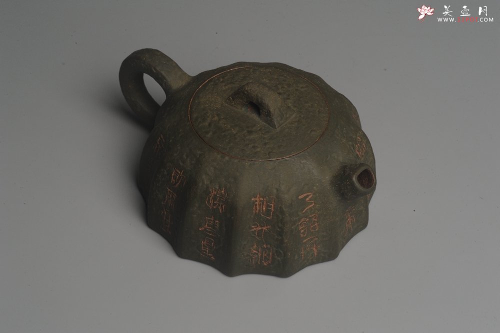 紫砂壶图片：美壶特惠 学苑派 仿龙文风格 青铜器质感 薄胎矮秦权 - 宜兴紫砂壶网