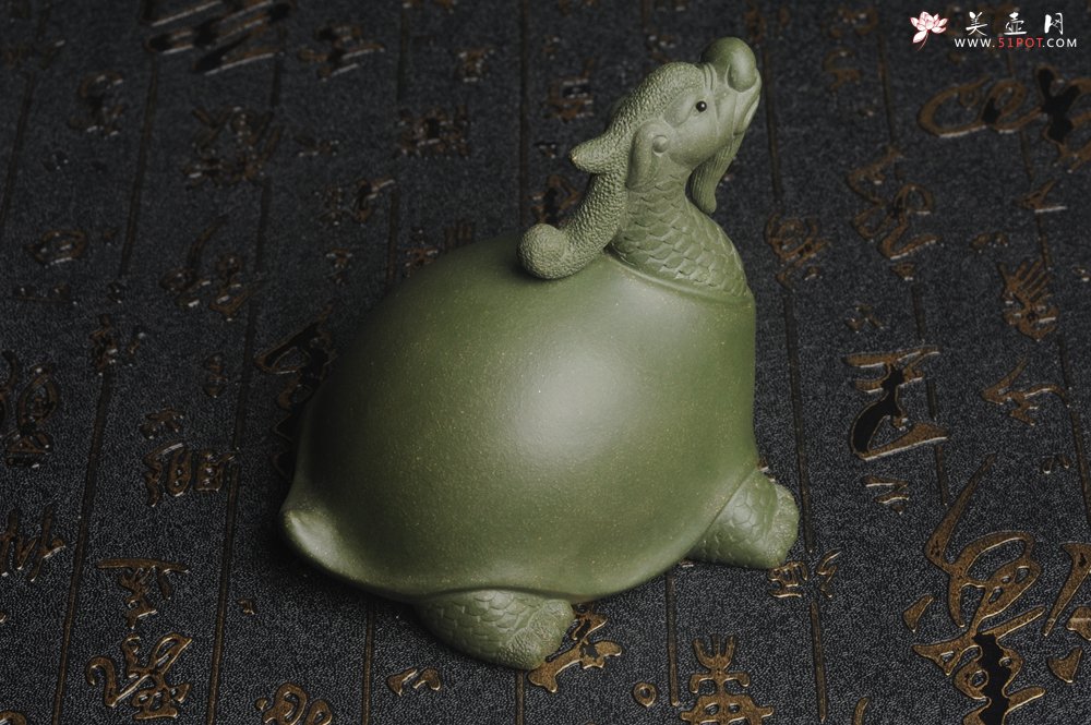 紫砂壶图片：美宠特惠 油润绿泥龟寿星 仁者寿茶宠 精工长9cm宽7.5cm高9cm - 宜兴紫砂壶网