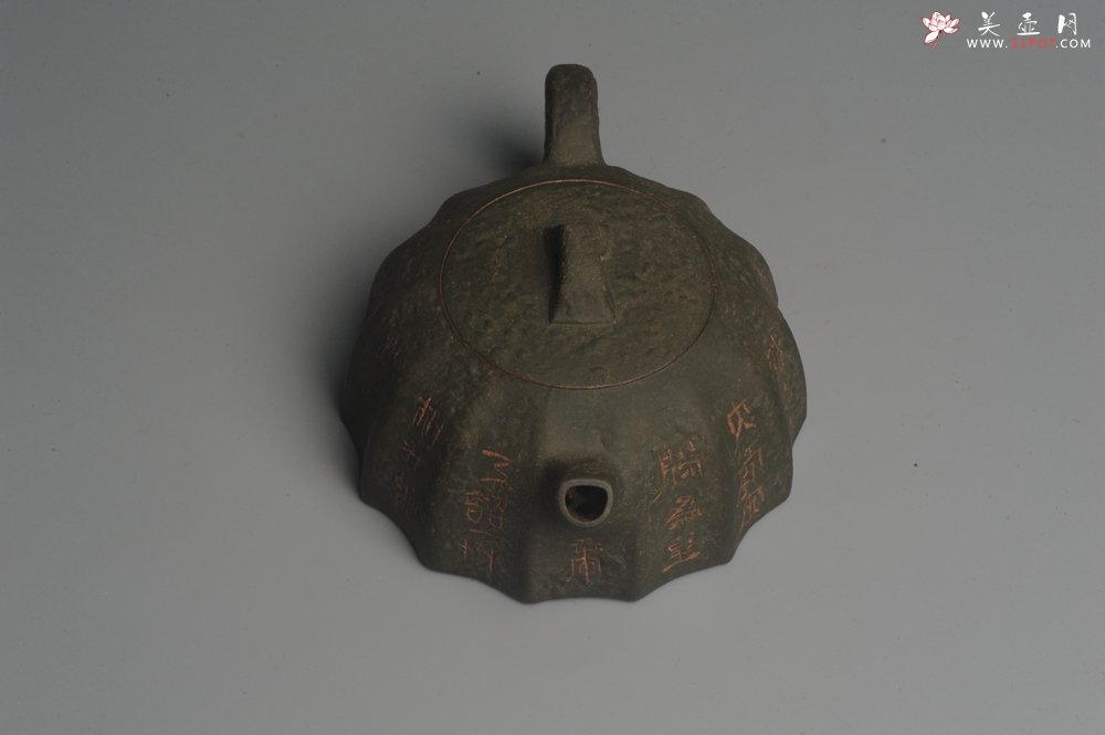 紫砂壶图片：美壶特惠 学苑派 仿龙文风格 青铜器质感 薄胎矮秦权 - 宜兴紫砂壶网