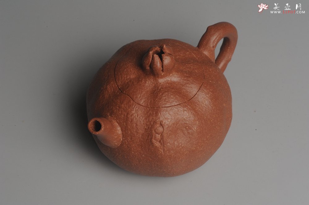 紫砂壶图片：美壶特惠 油润降坡泥精致卡盖全手工仿生石榴壶 - 宜兴紫砂壶网