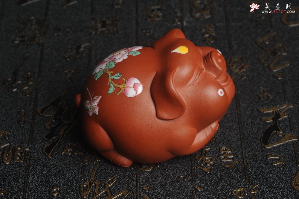 紫砂壶图片：美宠特惠 精工点彩蝶恋花 福气猪茶宠 - 宜兴紫砂壶网