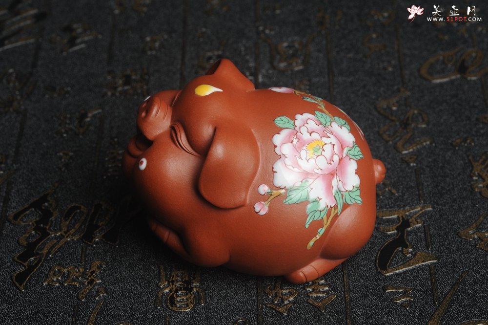 紫砂壶图片：美宠特惠 精工点彩蝶恋花 福气猪茶宠 - 宜兴紫砂壶网
