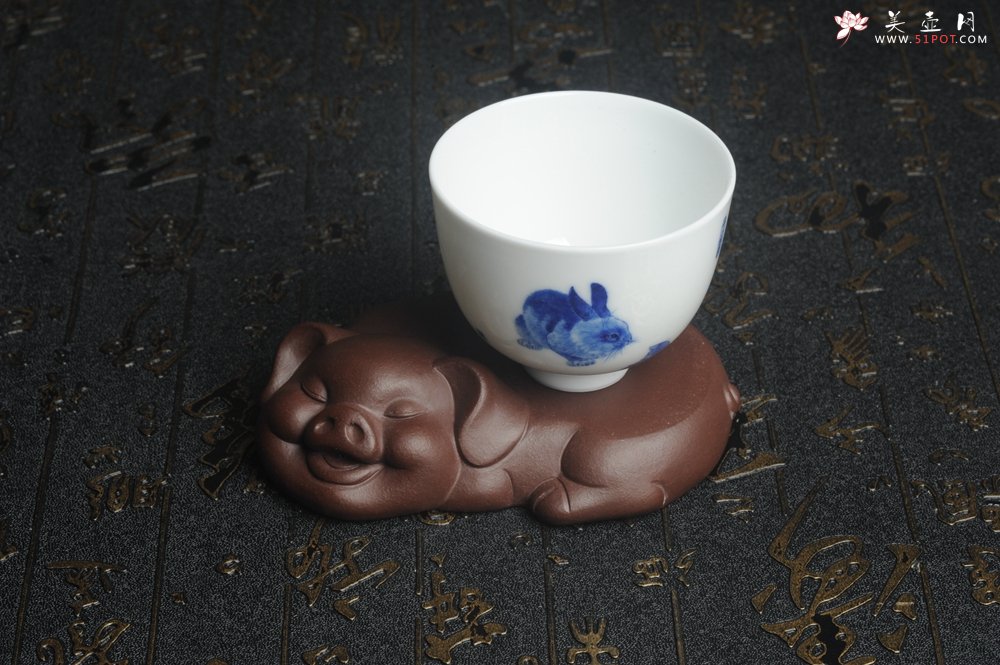 紫砂壶图片：美宠特惠 精工老紫泥小壶托 杯托 盖托 镇纸 茶宠 长11cm宽8cm高2到3cm - 宜兴紫砂壶网