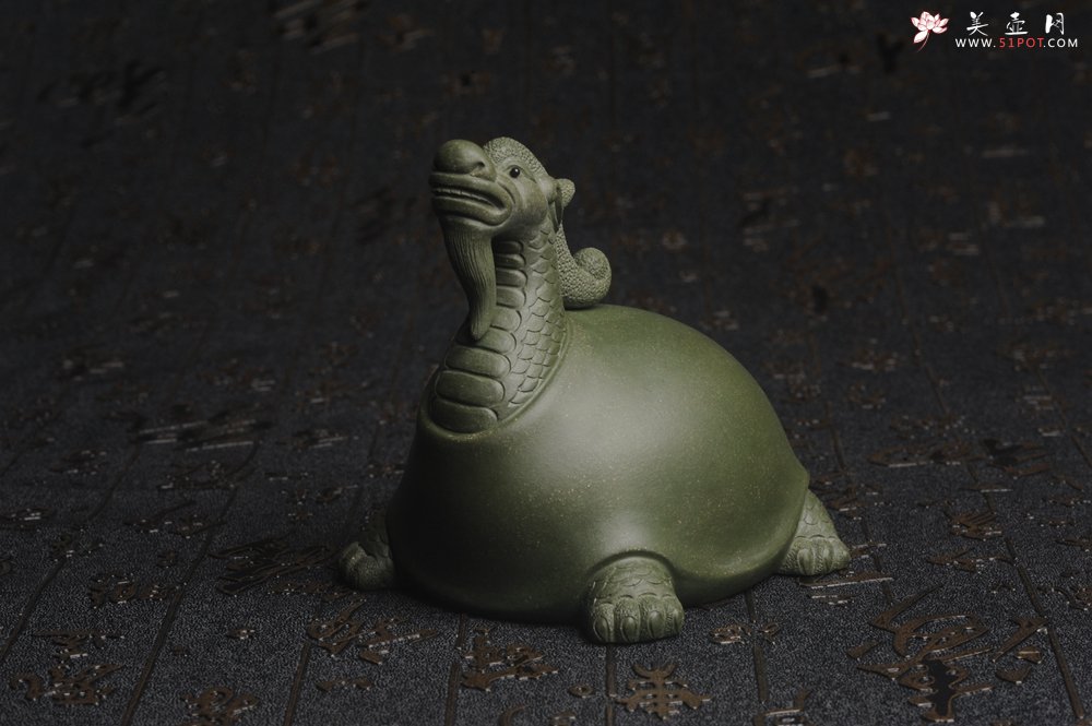 紫砂壶图片：美宠特惠 油润绿泥龟寿星 仁者寿茶宠 精工长9cm宽7.5cm高9cm - 宜兴紫砂壶网