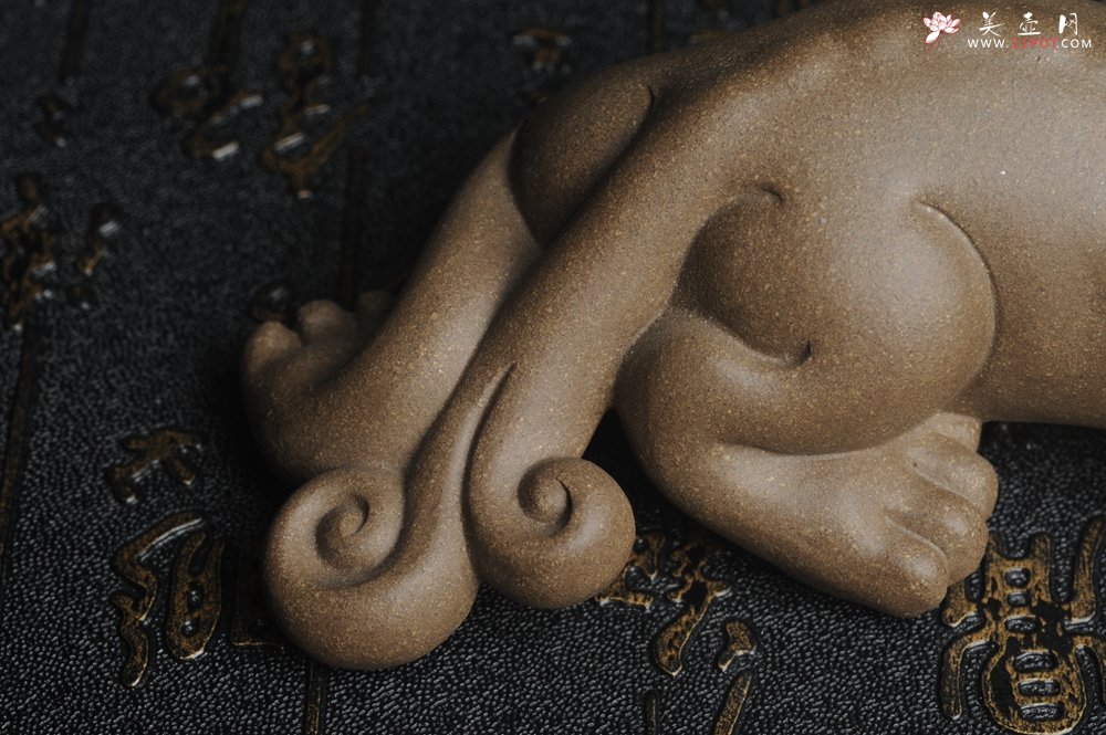 紫砂壶图片：美宠特惠 精工老段泥神兽 瑞兽茶宠 长13cm宽6cm高4cm - 宜兴紫砂壶网