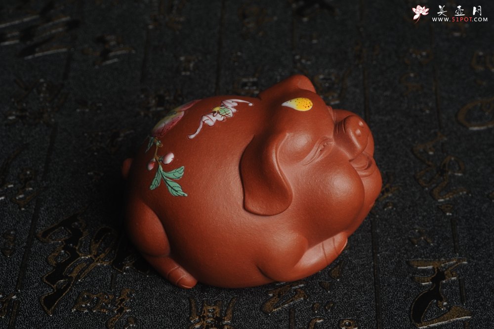 紫砂壶图片：美宠特惠 精工点彩仙桃 圣桃 福气猪茶宠长7cm宽6cm高5cm - 宜兴紫砂壶网