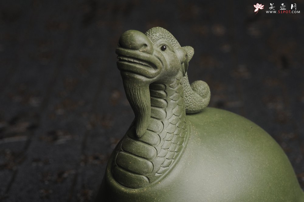 紫砂壶图片：美宠特惠 油润绿泥龟寿星 仁者寿茶宠 精工长9cm宽7.5cm高9cm - 宜兴紫砂壶网
