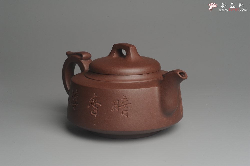 紫砂壶图片：美壶特惠 一厂拼紫泥 精致凤鸣壶 雅刻梅花 暗香浮动 造型别致 - 宜兴紫砂壶网