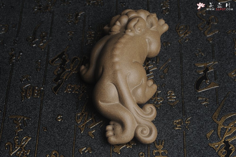 紫砂壶图片：美宠特惠 精工老段泥神兽 瑞兽茶宠 长13cm宽6cm高4cm - 宜兴紫砂壶网