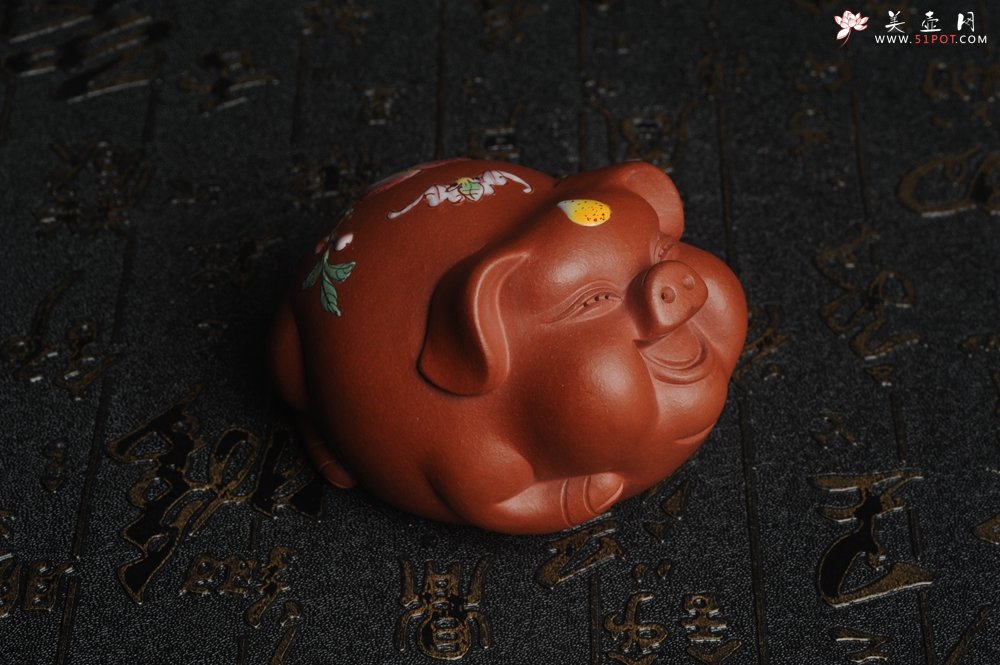 紫砂壶图片：美宠特惠 精工点彩仙桃 圣桃 福气猪茶宠长7cm宽6cm高5cm - 宜兴紫砂壶网