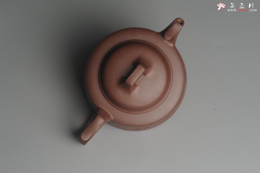 紫砂壶图片：美壶特惠 一厂拼紫泥 精致凤鸣壶 雅刻梅花 暗香浮动 造型别致 - 宜兴紫砂壶网