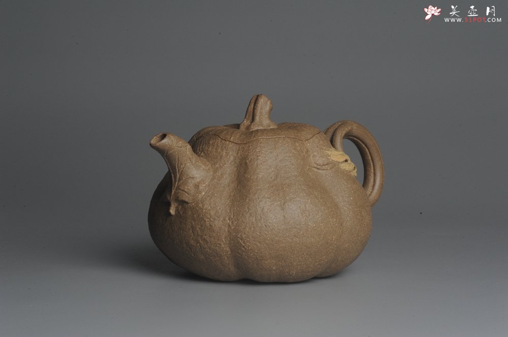 紫砂壶图片：美壶特惠 精致卡盖全手工老青段仿生小叶歪瓜 难度大 - 宜兴紫砂壶网