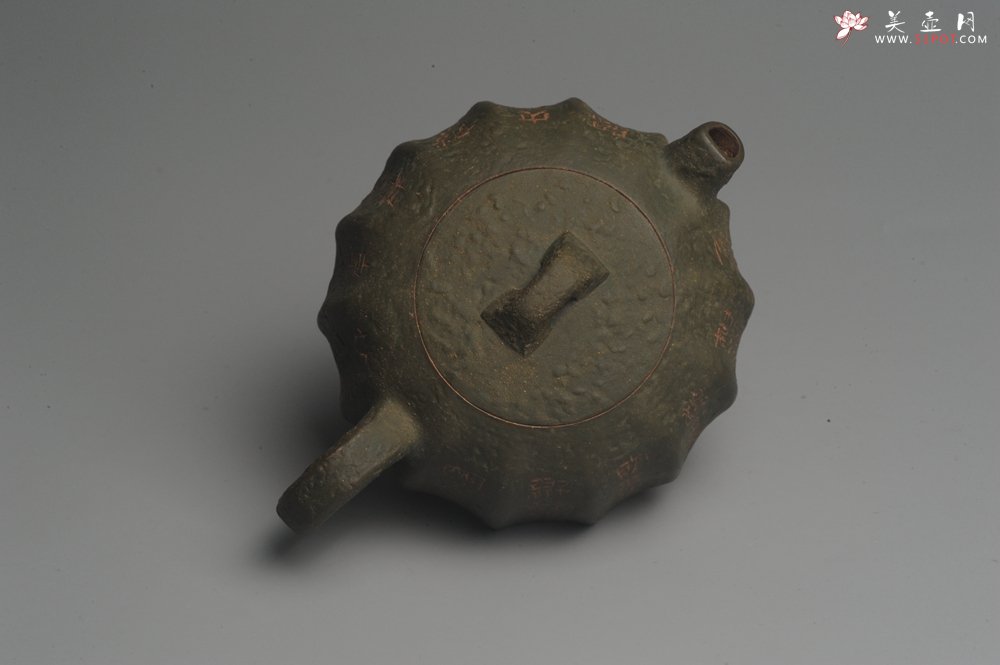 紫砂壶图片：美壶特惠 学苑派 仿龙文风格 青铜器质感 薄胎矮秦权 - 宜兴紫砂壶网