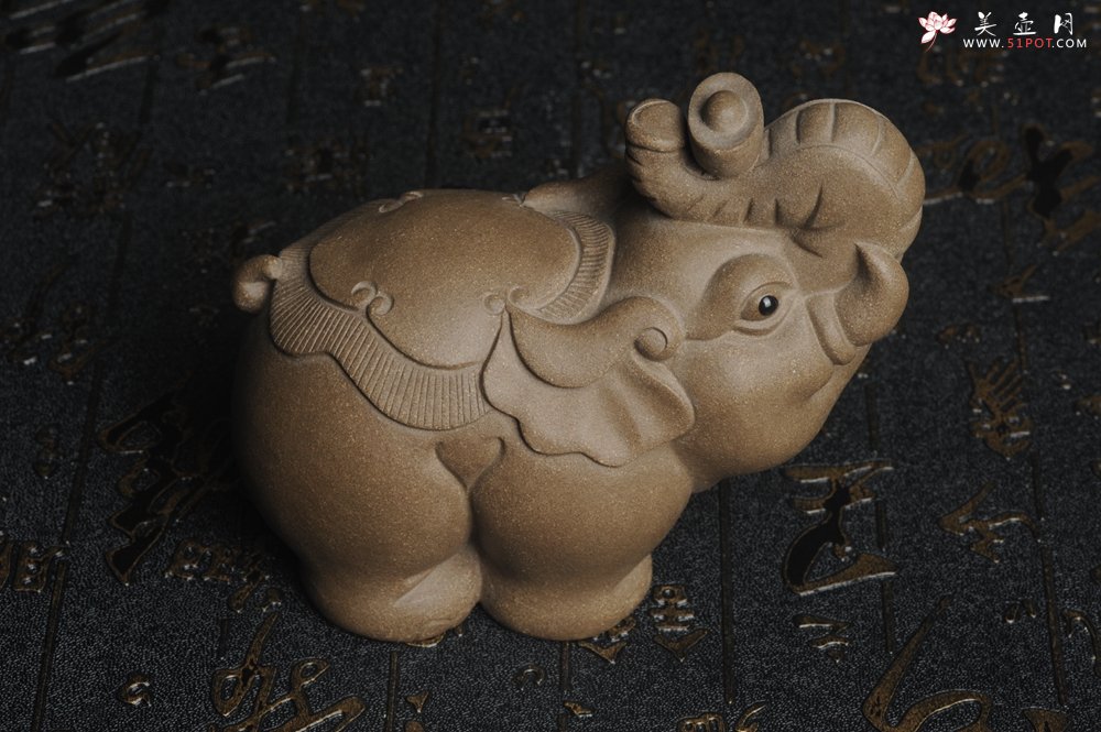 紫砂壶图片：美宠特惠 回馈壶友 精工太平有象茶宠 长11cm宽6cm高7cm - 宜兴紫砂壶网