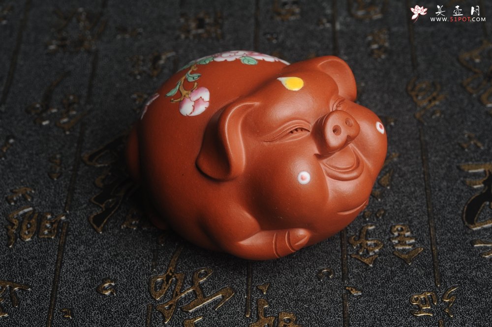 紫砂壶图片：美宠特惠 精工点彩蝶恋花 福气猪茶宠 - 宜兴紫砂壶网