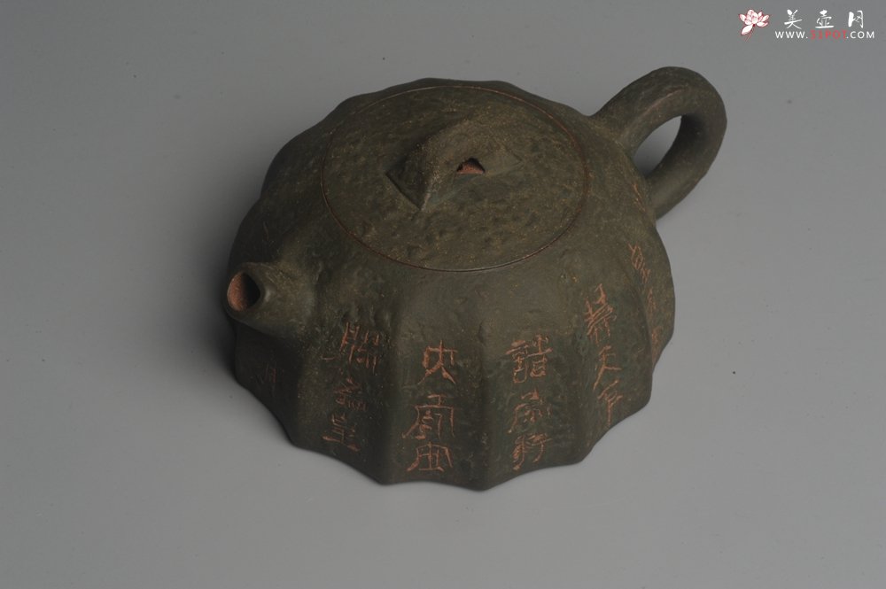 紫砂壶图片：美壶特惠 学苑派 仿龙文风格 青铜器质感 薄胎矮秦权 - 宜兴紫砂壶网