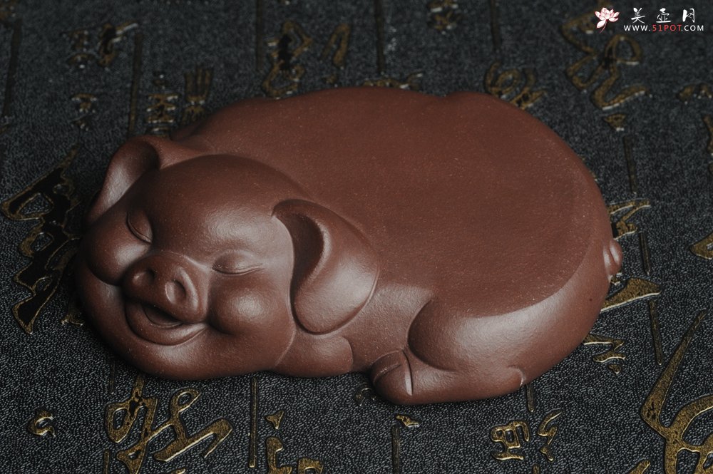 紫砂壶图片：美宠特惠 精工老紫泥小壶托 杯托 盖托 镇纸 茶宠 长11cm宽8cm高2到3cm - 宜兴紫砂壶网