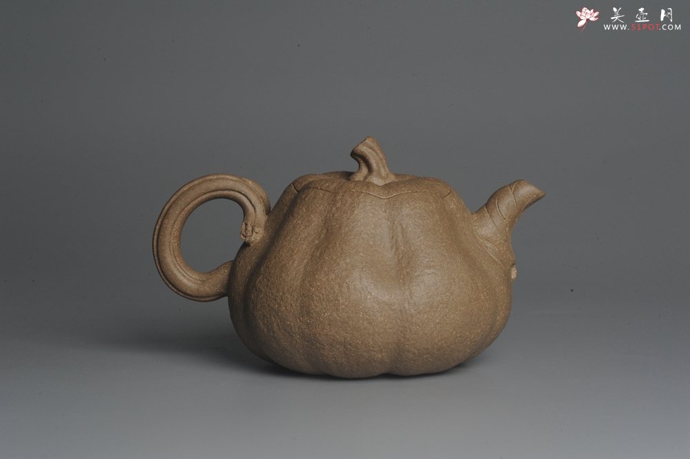 紫砂壶图片：美壶特惠 精致卡盖全手工老青段仿生小叶歪瓜 难度大 - 宜兴紫砂壶网