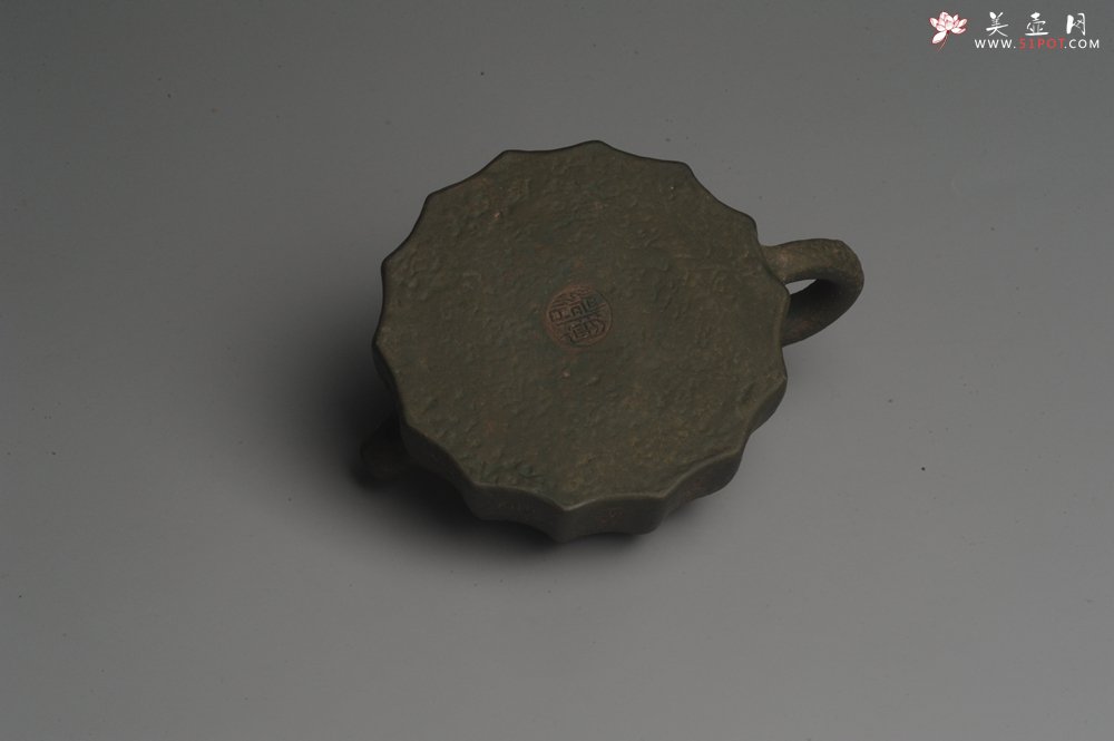 紫砂壶图片：美壶特惠 学苑派 仿龙文风格 青铜器质感 薄胎矮秦权 - 宜兴紫砂壶网