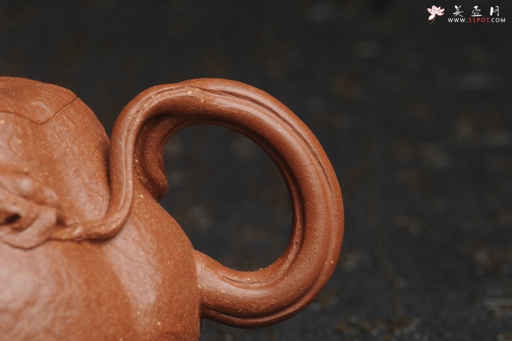 紫砂壶图片：美壶特惠 精致卡盖全手工油润降坡泥仿生小叶歪瓜 难度大 - 宜兴紫砂壶网