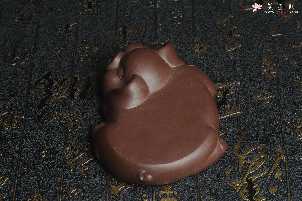 紫砂壶图片：美宠特惠 精工老紫泥小壶托 杯托 盖托 镇纸 茶宠 长11cm宽8cm高2到3cm - 宜兴紫砂壶网