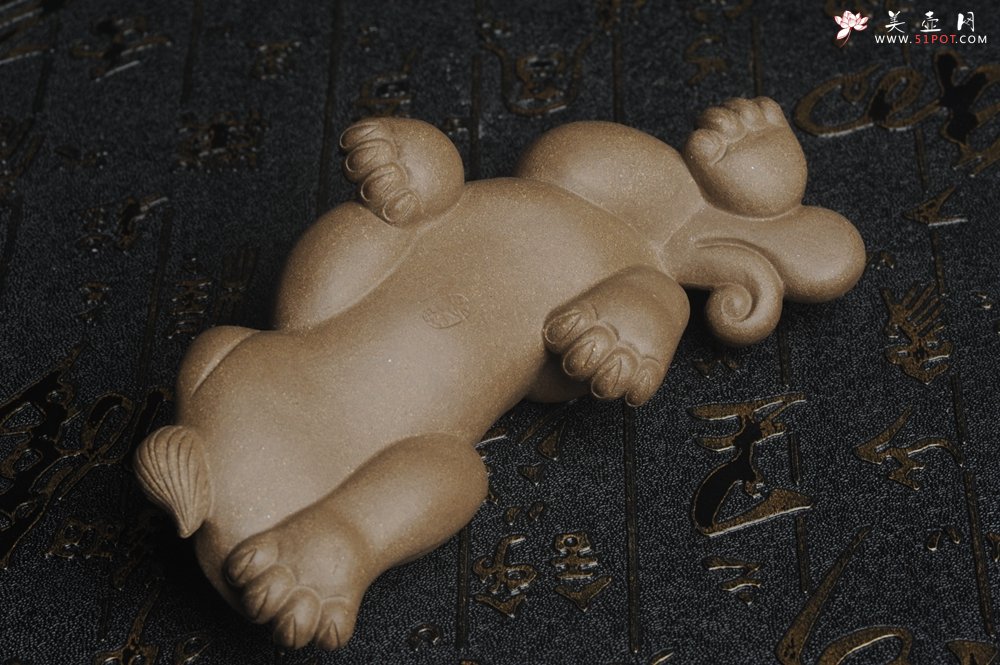 紫砂壶图片：美宠特惠 精工老段泥神兽 瑞兽茶宠 长13cm宽6cm高4cm - 宜兴紫砂壶网