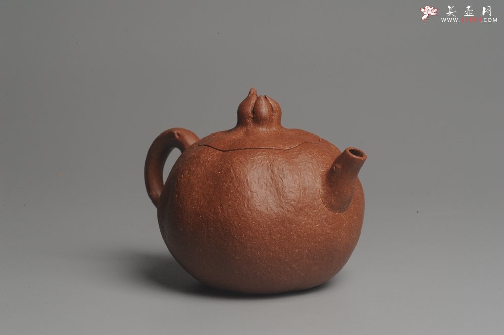 紫砂壶图片：美壶特惠 油润降坡泥精致卡盖全手工仿生石榴壶 - 宜兴紫砂壶网