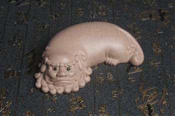 紫砂壶图片：美宠特惠 精工五彩段泥貔貅 神兽 瑞兽 镇纸茶宠 灰常好 长13cm宽5.5cm高3cm - 宜兴紫砂壶网