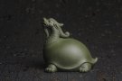 紫砂壶图片：美宠特惠 油润绿泥龟寿星 仁者寿茶宠 精工长9cm宽7.5cm高9cm - 宜兴紫砂壶网