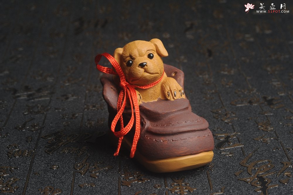 紫砂壶图片：美宠特惠 精致做工步步高升福气狗茶宠摆件 长8.8cm宽4.5到5cm高8.8cm - 宜兴紫砂壶网
