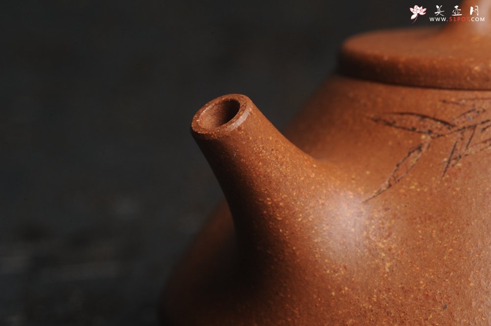 紫砂壶图片：油润五彩段泥 全手工薄胎精品子冶石瓢 难度大 骨肉匀挺 文气装饰高士乘凉图 无为 - 宜兴紫砂壶网