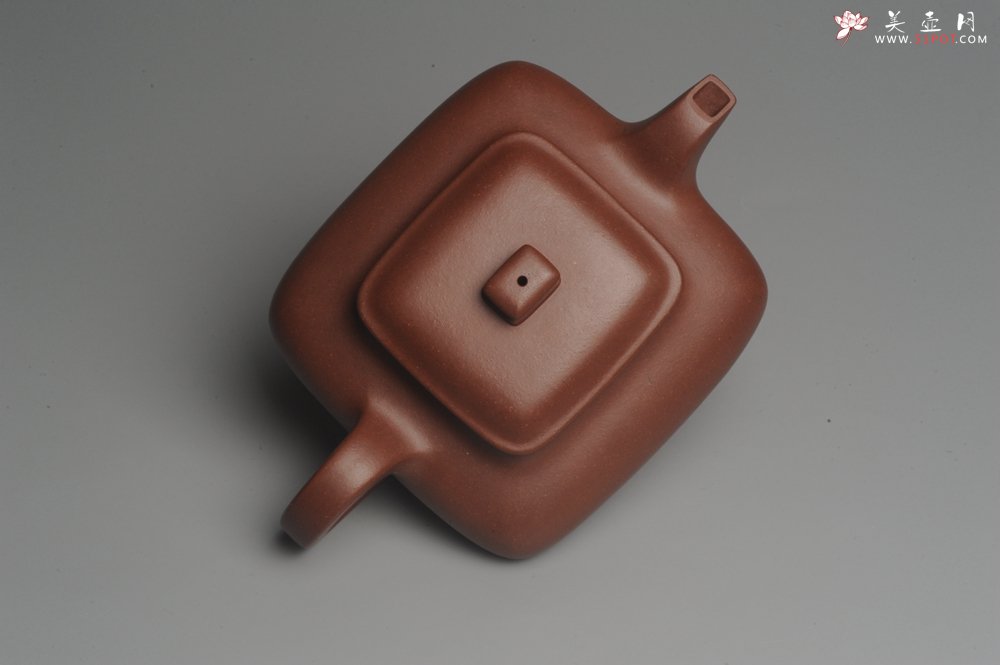 紫砂壶图片：实力派张海艳全手工老辣四方虚扁壶 超精致 - 宜兴紫砂壶网