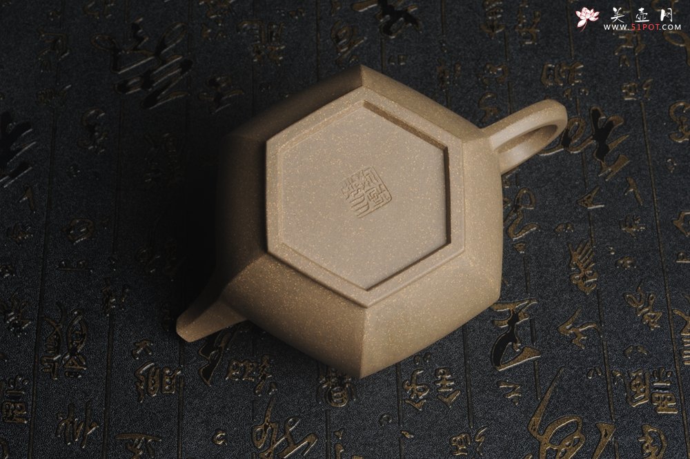 紫砂壶图片：优质青段 饱满大气全手工六方宫灯 - 宜兴紫砂壶网