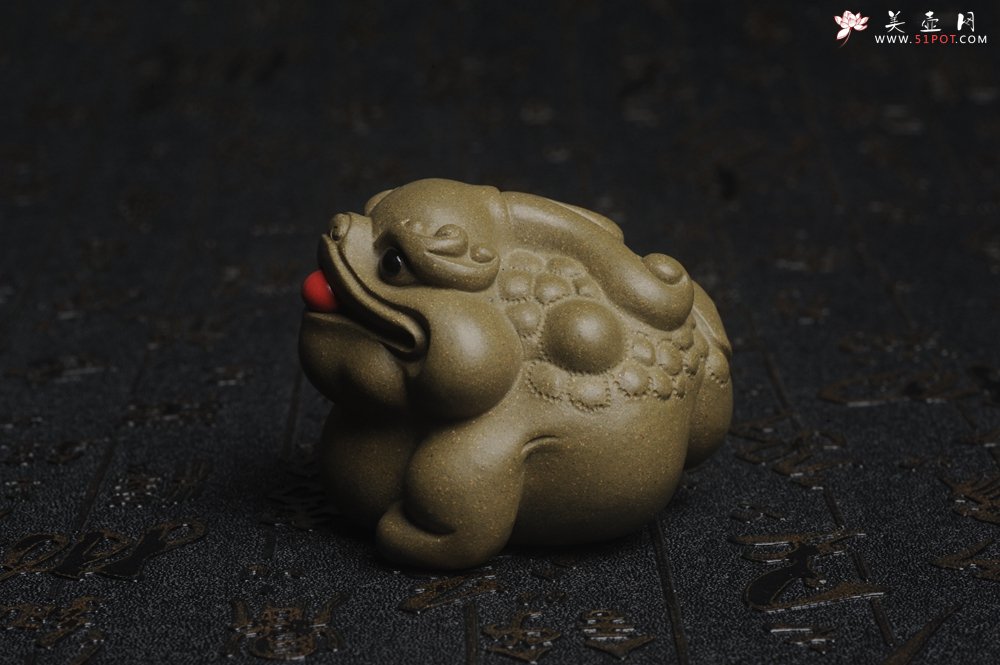 紫砂壶图片：美宠特惠 老青段貔貅瑞兽招宝蟾茶宠 茶盘尤物长6cm宽5.7cm高4.6cm - 宜兴紫砂壶网