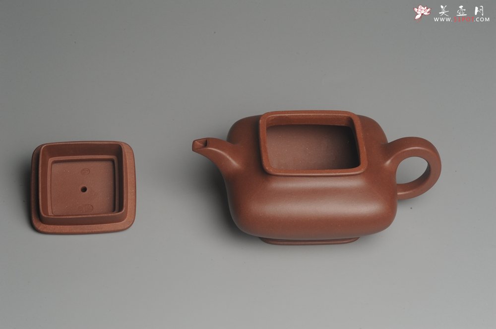 紫砂壶图片：实力派张海艳全手工老辣四方虚扁壶 超精致 - 宜兴紫砂壶网