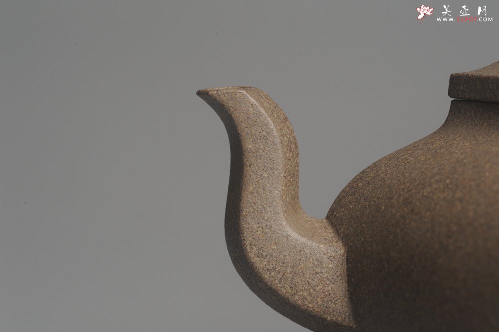 紫砂壶图片：美壶中秋国庆特惠 精工老段泥锦方壶 泥料特好 茶人醉爱 - 宜兴紫砂壶网