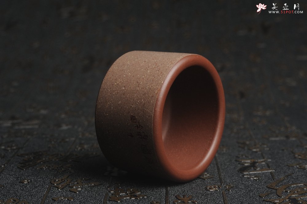 紫砂壶图片：美杯中秋特惠 雅致厚实 山居图 山水品茗杯 主人杯 - 宜兴紫砂壶网