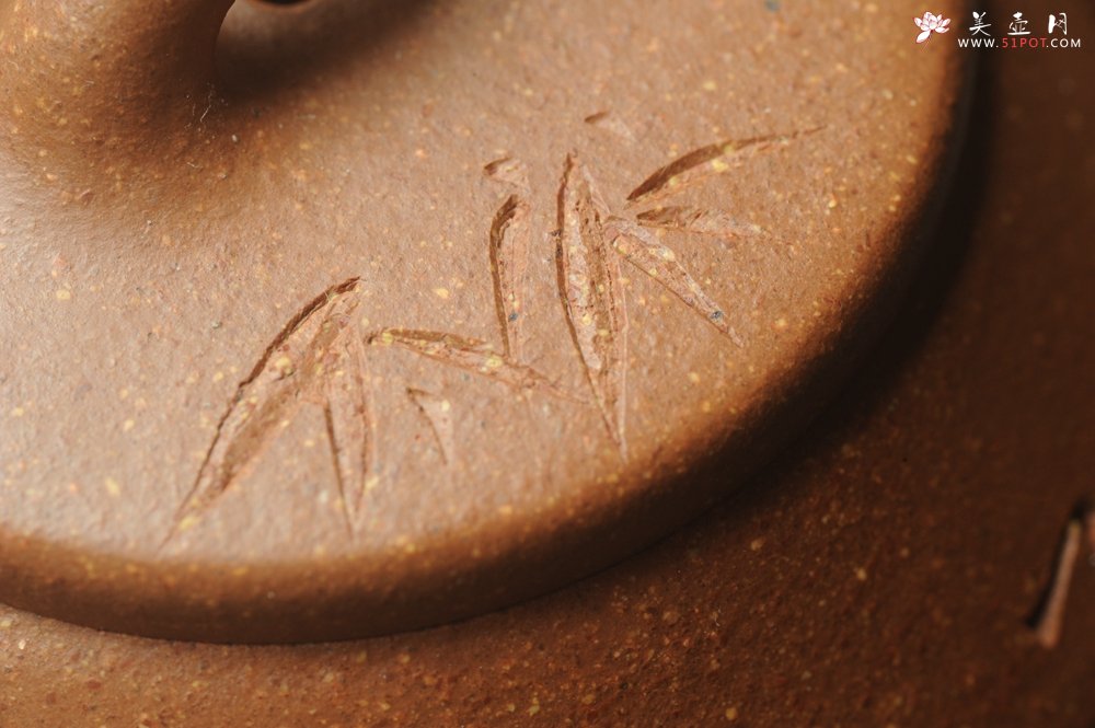 紫砂壶图片：润五彩段泥 全手工薄胎子冶石瓢 有君子风无俗人气 助工俞霞精心摹古刻绘雅竹 - 宜兴紫砂壶网