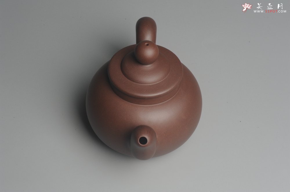 紫砂壶图片：美壶特惠 一厂老紫泥精致做工大品厚重道洪风格疾风壶 出水如柱 - 宜兴紫砂壶网