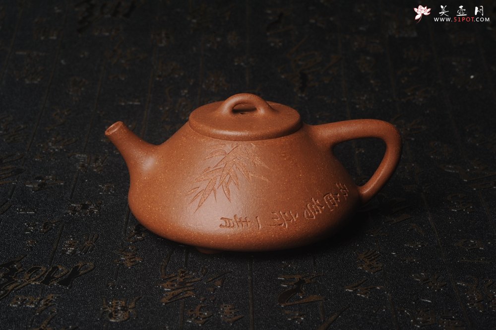 紫砂壶图片：润五彩段泥 全手工薄胎子冶石瓢 有君子风无俗人气 助工俞霞精心摹古刻绘雅竹 - 宜兴紫砂壶网