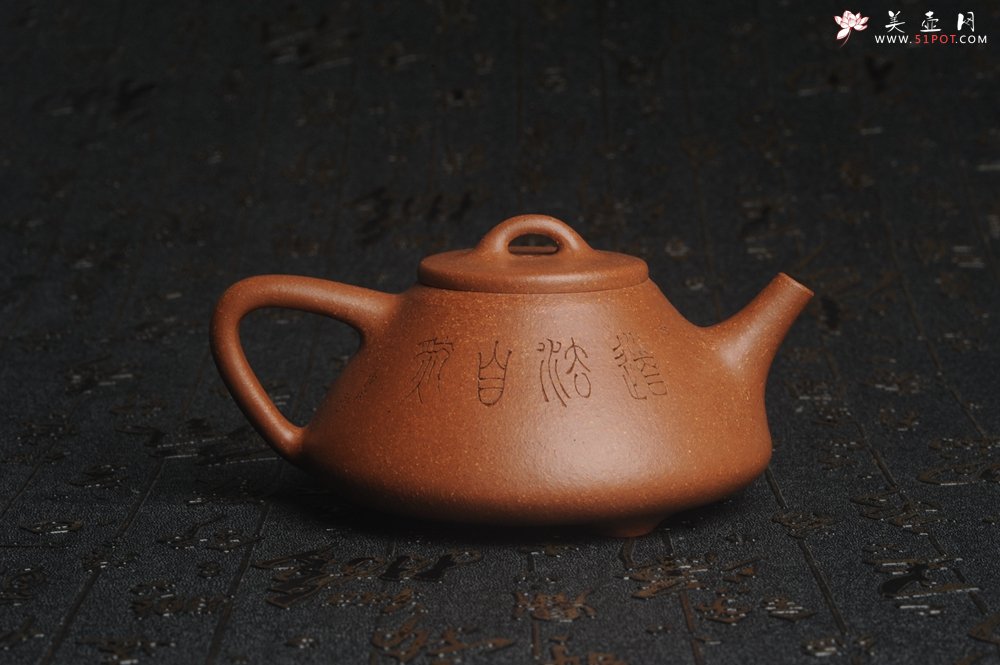 紫砂壶图片：油润五彩段泥 全手工薄胎精品子冶石瓢 难度大 骨肉匀挺 文气装饰高士采耳图 道法自然 - 宜兴紫砂壶网