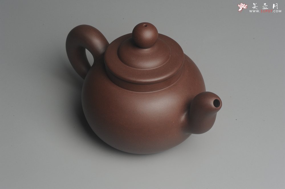 紫砂壶图片：美壶特惠 一厂老紫泥精致做工大品厚重道洪风格疾风壶 出水如柱 - 宜兴紫砂壶网