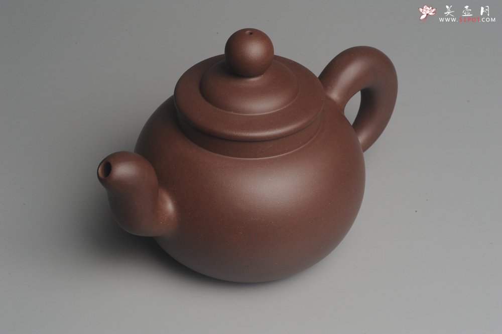 紫砂壶图片：美壶特惠 一厂老紫泥精致做工大品厚重道洪风格疾风壶 出水如柱 - 宜兴紫砂壶网