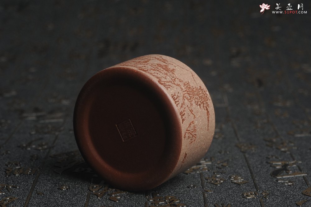 紫砂壶图片：美杯中秋特惠 雅致厚实 山居图 山水品茗杯 主人杯 - 宜兴紫砂壶网