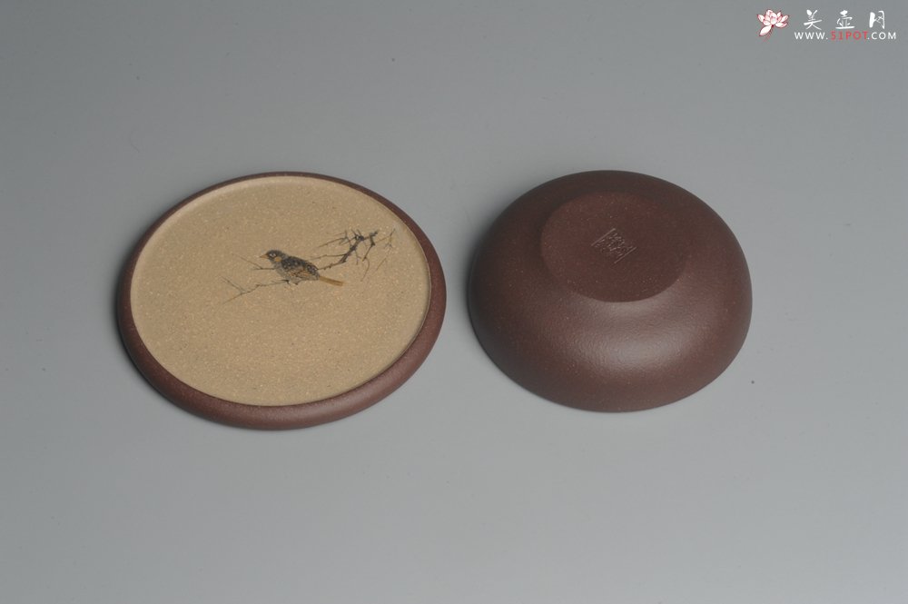 紫砂壶图片：款式二 美杯美垫特惠 精致彩绘泥绘花鸟品茗杯主人杯 杯垫一套 灰常漂亮 - 宜兴紫砂壶网