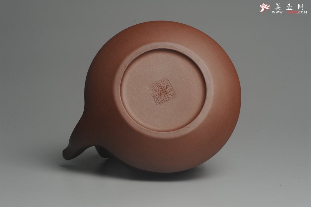 紫砂壶图片：进步明显 扛鼎之作 全美品 难度大刹凹单片折肩拍打成型全手工提壁壶 且玩且珍惜 - 宜兴紫砂壶网