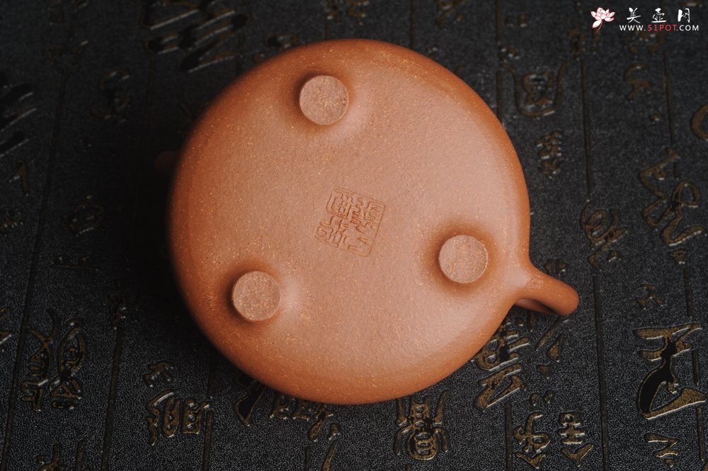 紫砂壶图片：油润五彩段泥 全手工薄胎精品子冶石瓢 难度大 骨肉匀挺 文气装饰高士乘凉图 无为 - 宜兴紫砂壶网