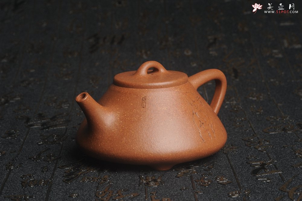 紫砂壶图片：油润五彩段泥 全手工薄胎精品子冶石瓢 难度大 骨肉匀挺 文气装饰高士采耳图 道法自然 - 宜兴紫砂壶网