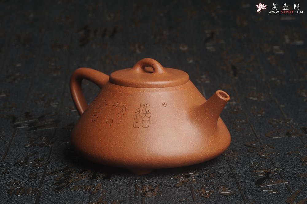 紫砂壶图片：油润五彩段泥 全手工薄胎精品子冶石瓢 难度大 骨肉匀挺 文气装饰高士采耳图 道法自然 - 宜兴紫砂壶网